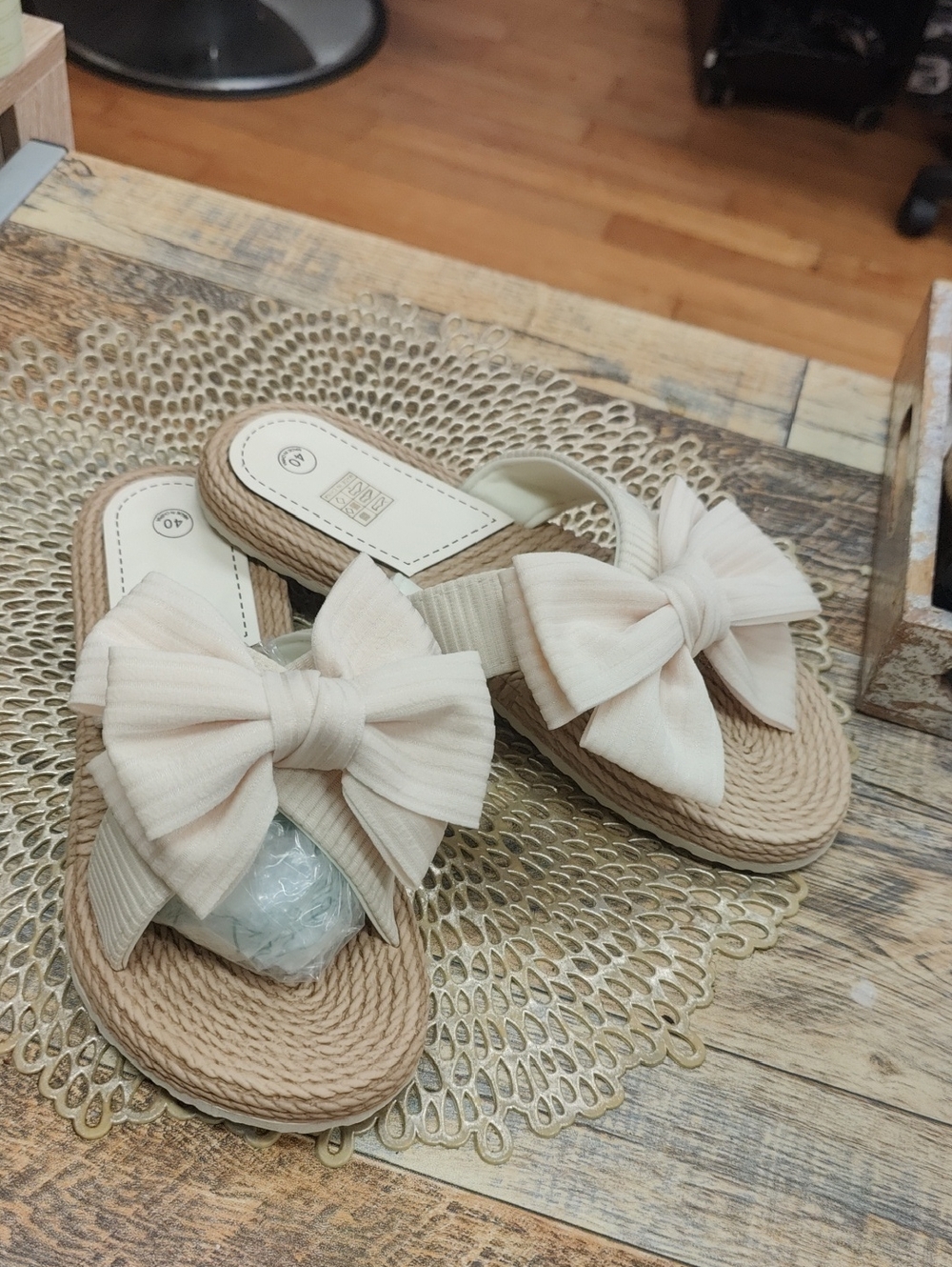 Super Cute! Women's Cream Light Pink Bow Slide Sandals